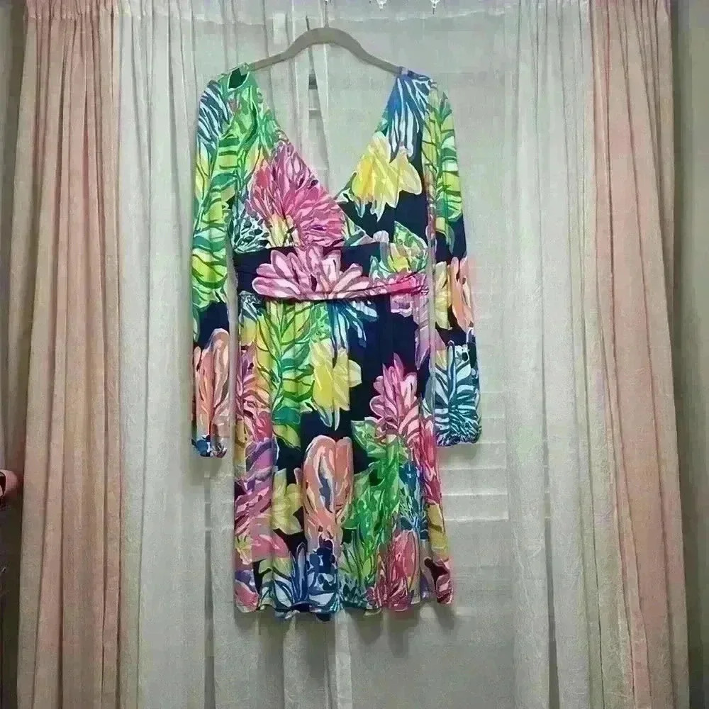 Lilly Pulitzer Fleur Dress Medium in Resort Navy Travelers Palm Item#B4 - Picture 3 of 7